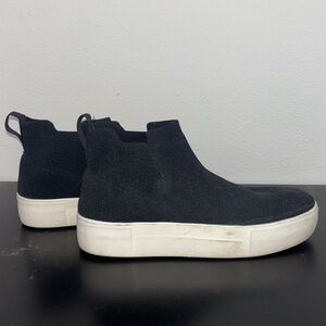 Black cushionaire platformed high tops size 7